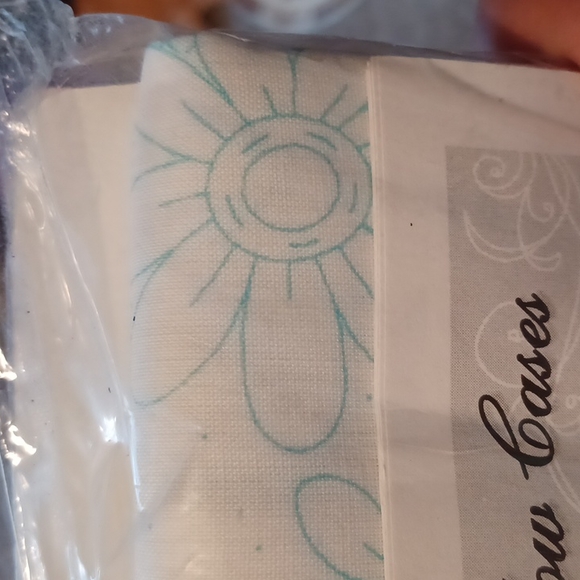 DEMENSONS Pillow Case In Stamped Cross Stich Daisies on Gingham 73363 20"×30" - Picture 8 of 9